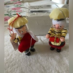 Mr.&Mrs. Hershey Elves’99